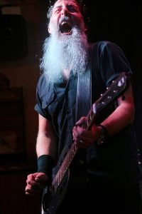 Dave Arcari (vocals, electric guitar, banjo, slide guitar, Dobro)