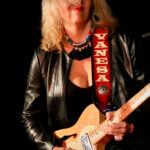 Vanesa Harbek im Blues-Himmel