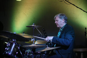 Torsten Zwingenberger (drums, washboard, percussion)