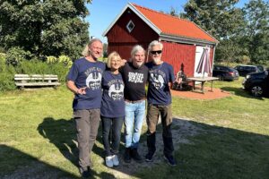 Band-Shirts als Renner, beide Fotografen, Gerd und Gabi Lorenzen