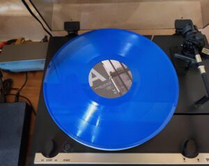 Byggesett Orchestras "Poems About Everything" in blauem Vynil